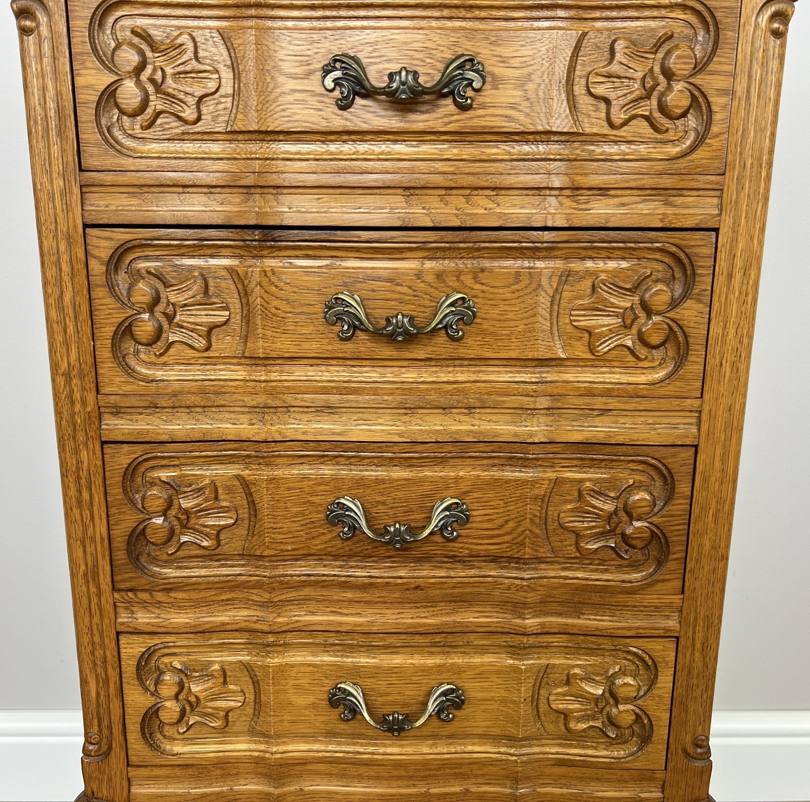 Chest of Drawers Vintage French Louis Oak 4 Drawers Carved Cabinet LOT 62315