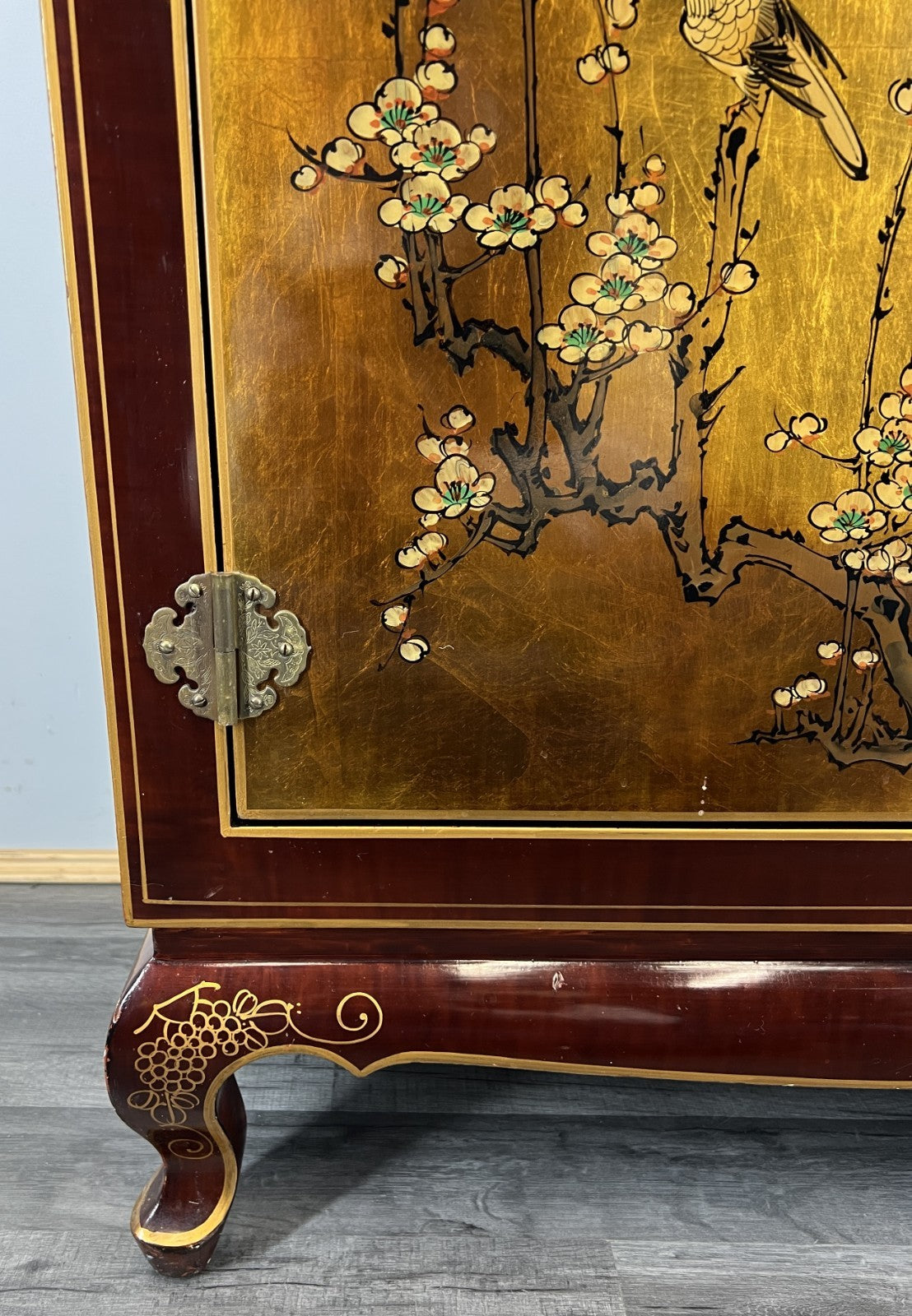 Cabinet Vintage Chinese Hand Painted Floral Bird Lacquer Sideboard LOT 43964