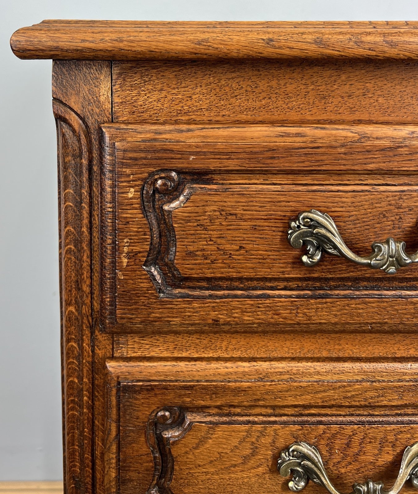 Bedside Table Vintage French Louis XVI Oak Carved Nightstand Cabinet LOT 46958