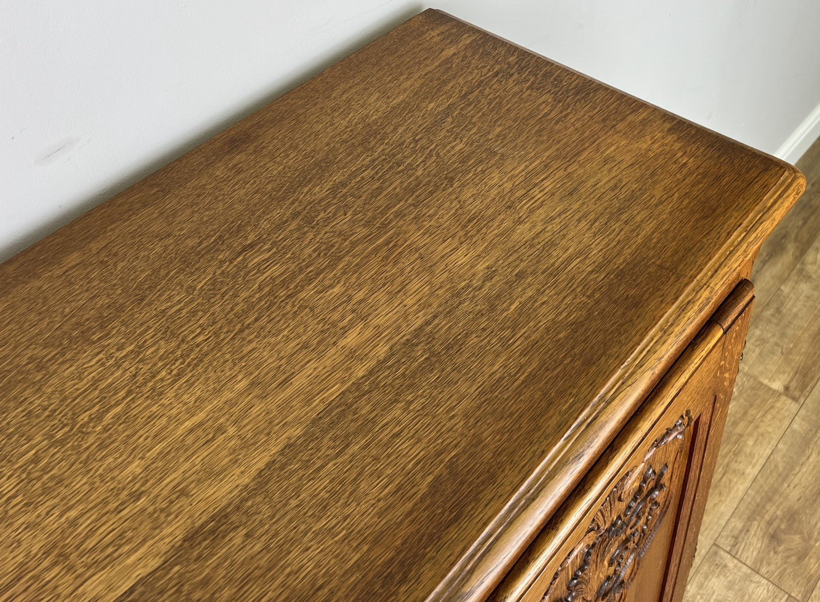 Cabinet Vintage French Louis XIV Oak Sideboard with Carved Cupboard LOT 625110