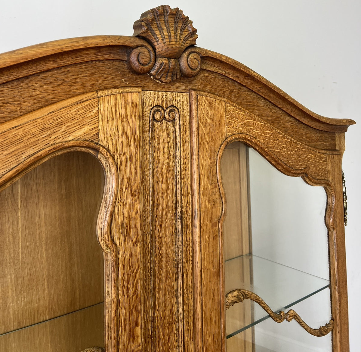 Bookcase Vintage French Louis XIV Style Oak Glazed Display Cabinet LOT 6490