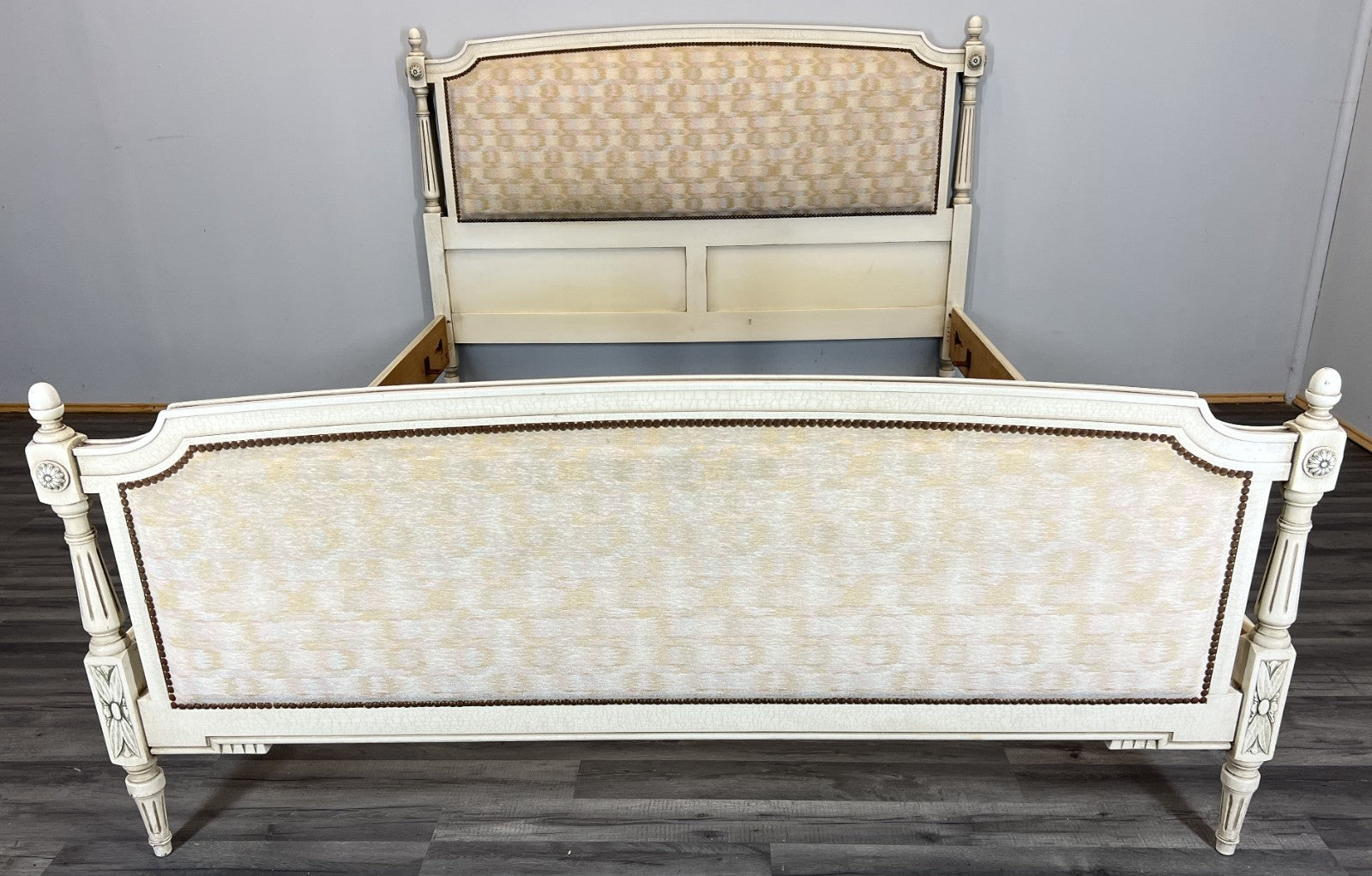 Bed King Size Vintage French Shabby Chic  Bed Frame Carved Headboard LOT 45842