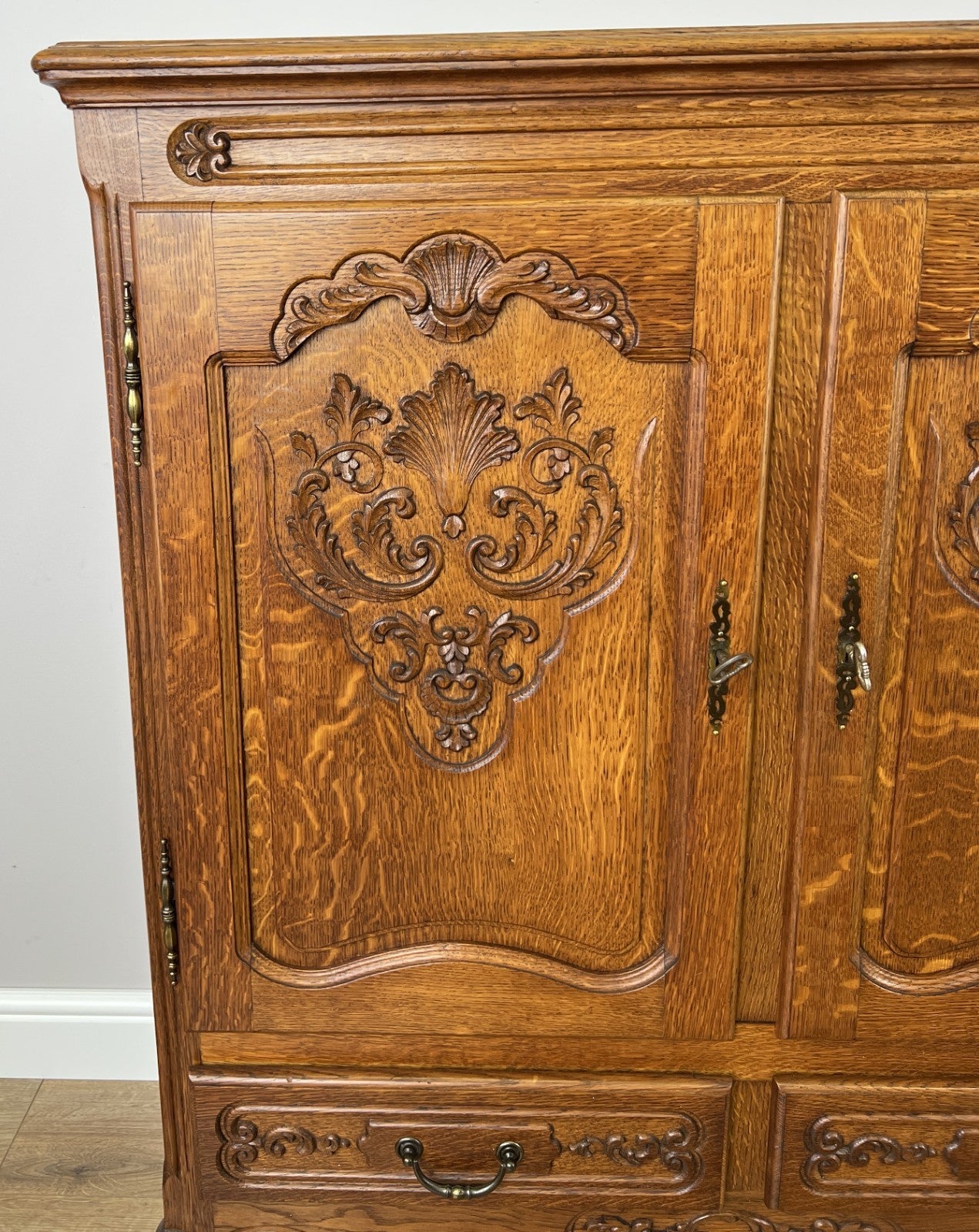 Cabinet Vintage French Louis XIV Oak Sideboard with Carved Cupboard LOT 62514
