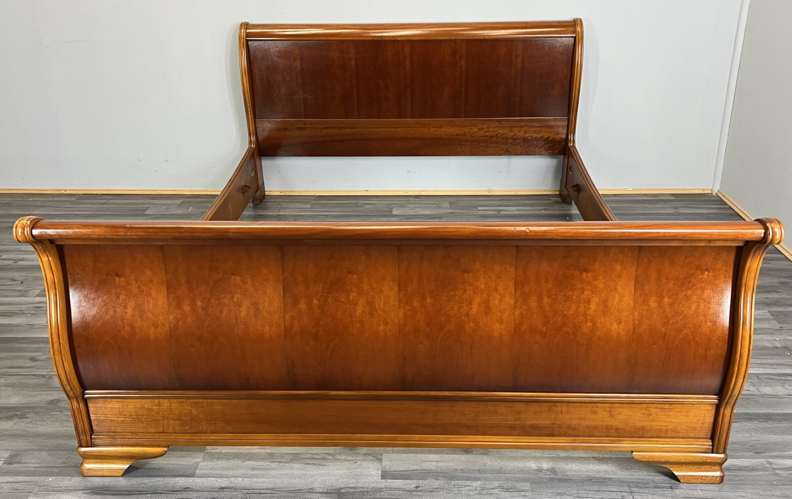 Bed Vintage French Style King Size Bed Frame Carved Headboard LOT 47831