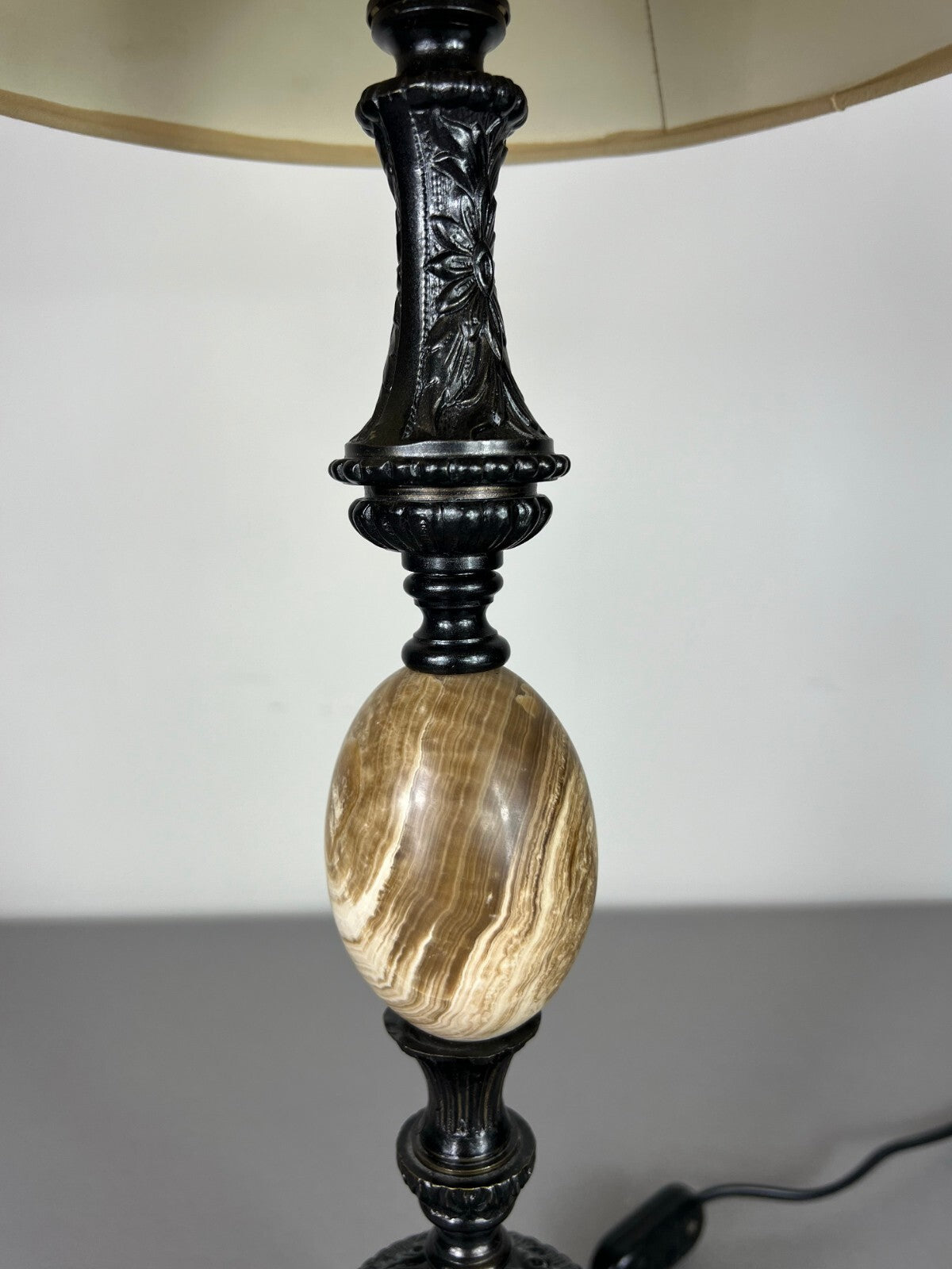 Table Lamp Vintage French Style Ceramic Brass Lamp with Shade LOT 507912