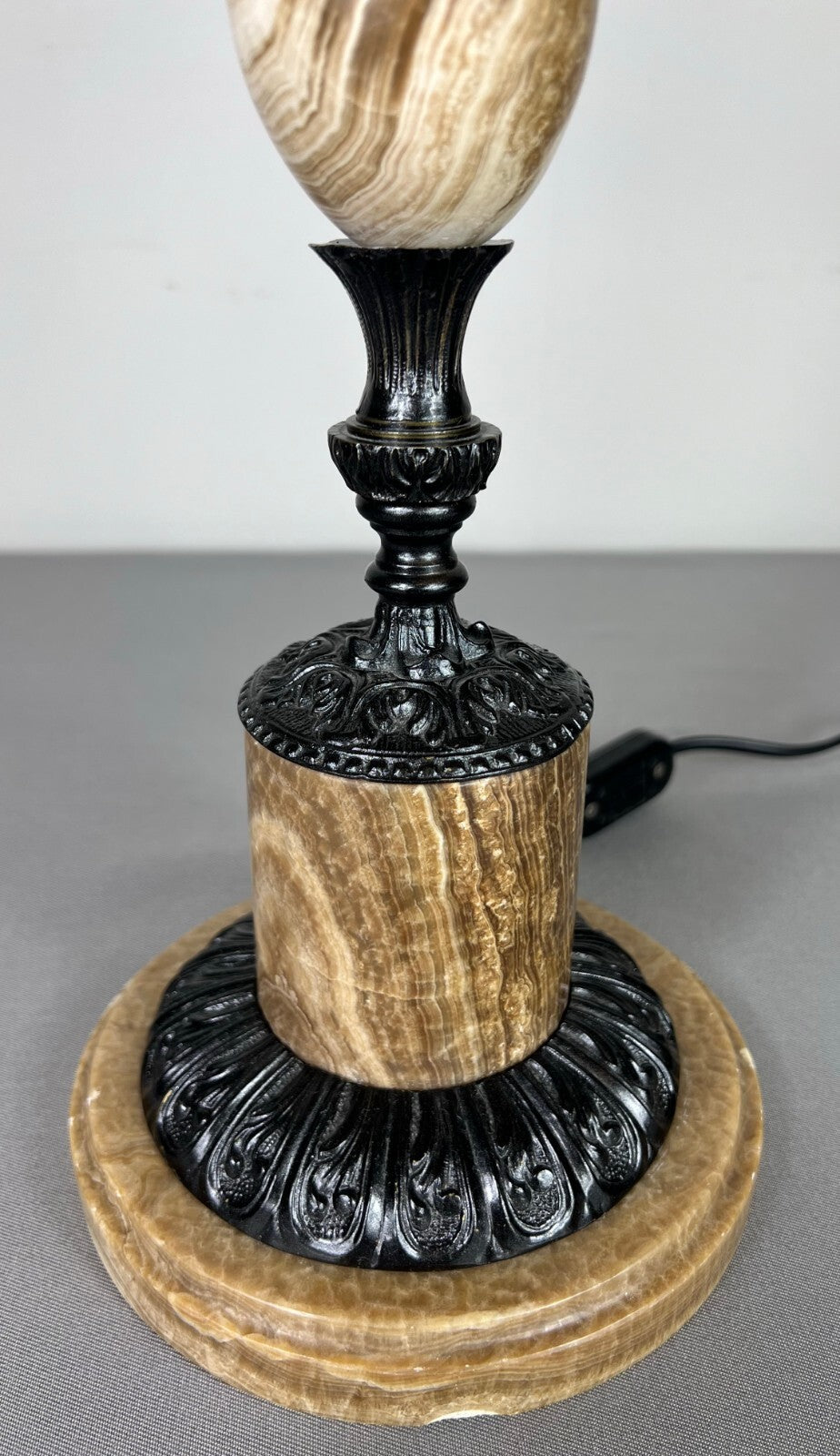 Table Lamp Vintage French Style Ceramic Brass Lamp with Shade LOT 507911