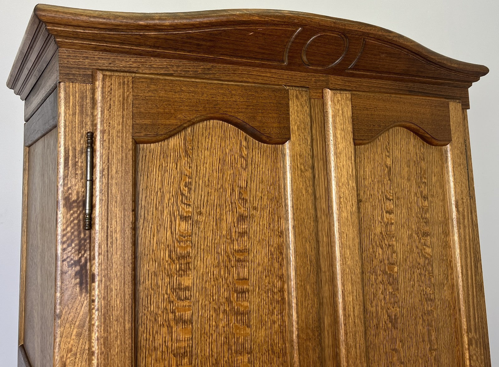 Wardrobe Vintage French Style Oak Two Door Carved Armoire Cabinet LOT 61283