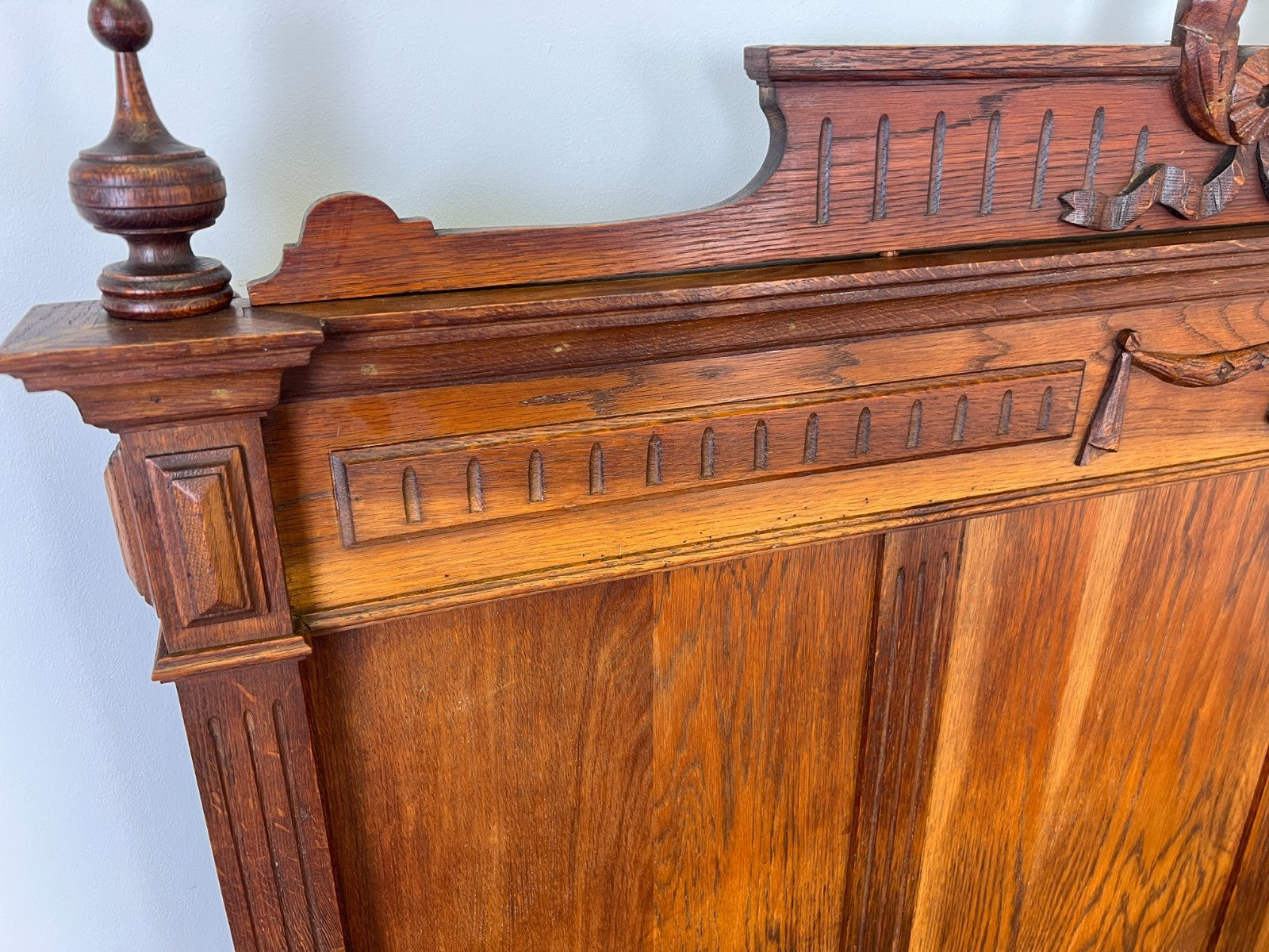Bed Antique French Style Oak Double Bed Frame Carved Headboard LOT 609413