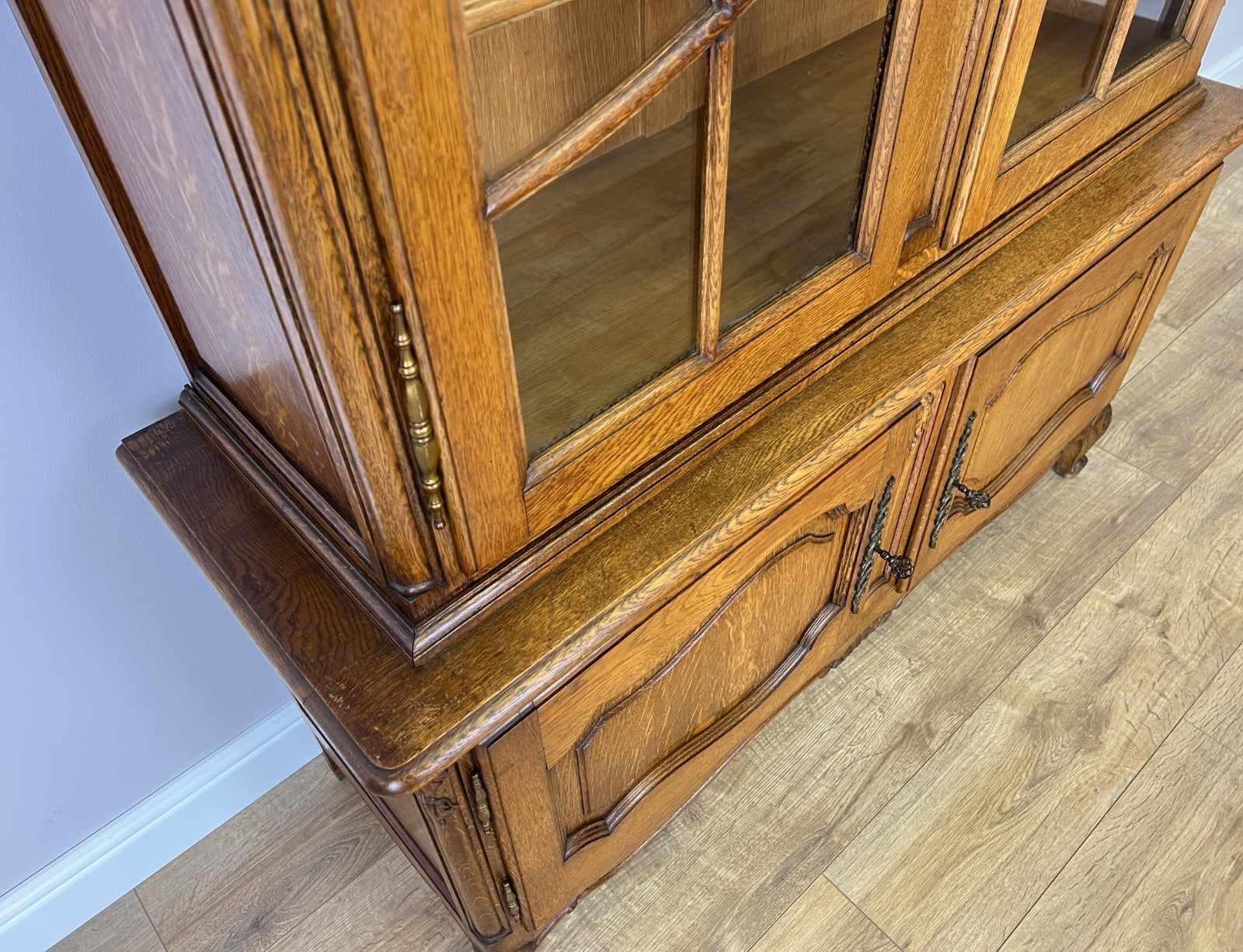 Bookcase Vintage French Louis XIV Style Oak Display Cabinet Sideboard LOT 493411