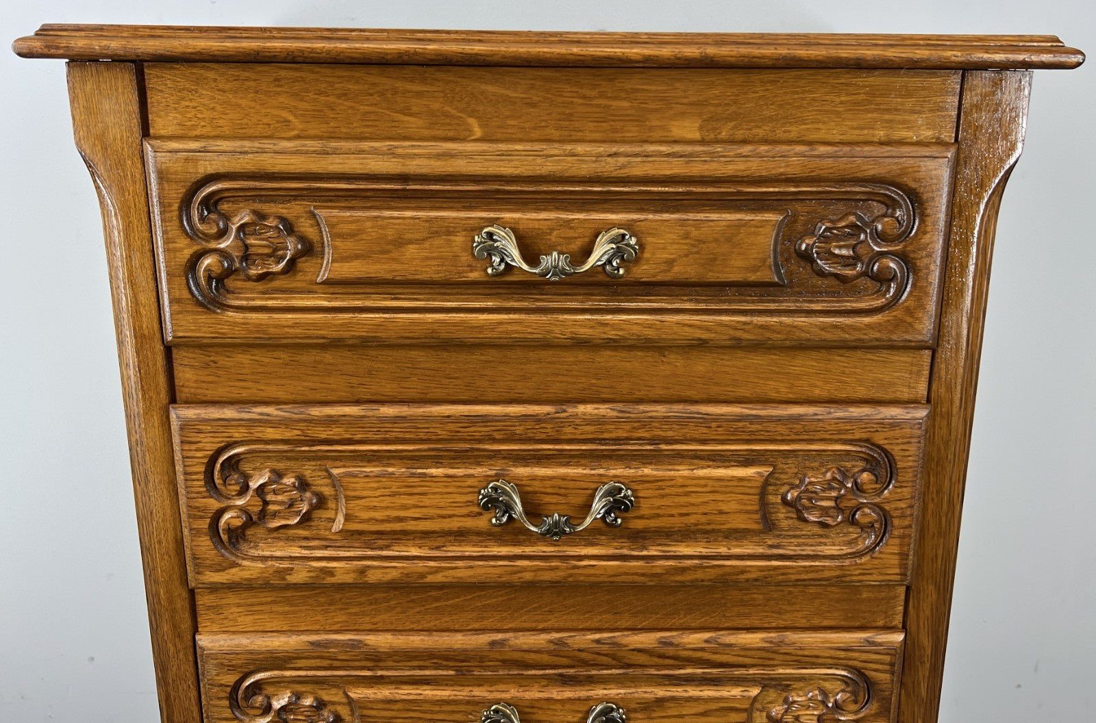 Chest of Drawers Vintage French Louis Oak 4 Drawers Carved Cabinet LOT 44662