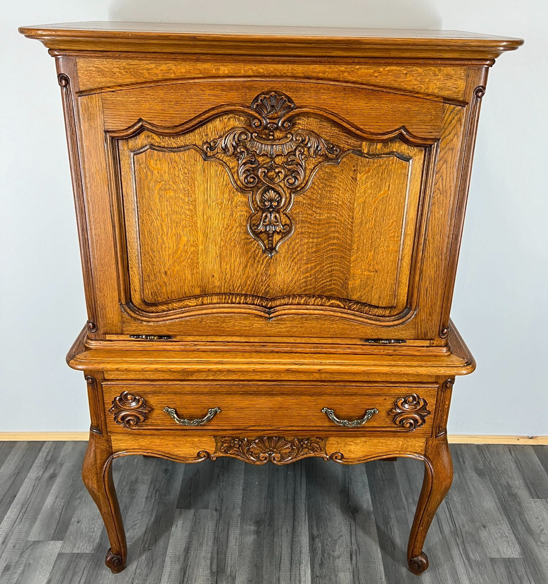 Cabinet Vintage French Louis XIV Style Cabriole Legs Carved Sideboard LOT 29170