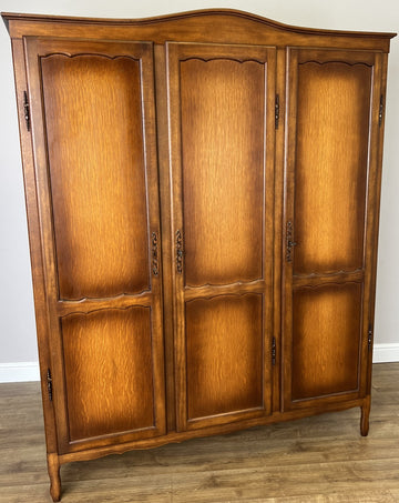 Wardrobe Vintage French Louis Oak Triple Door Carved Armoire Cabinet LOT 61030