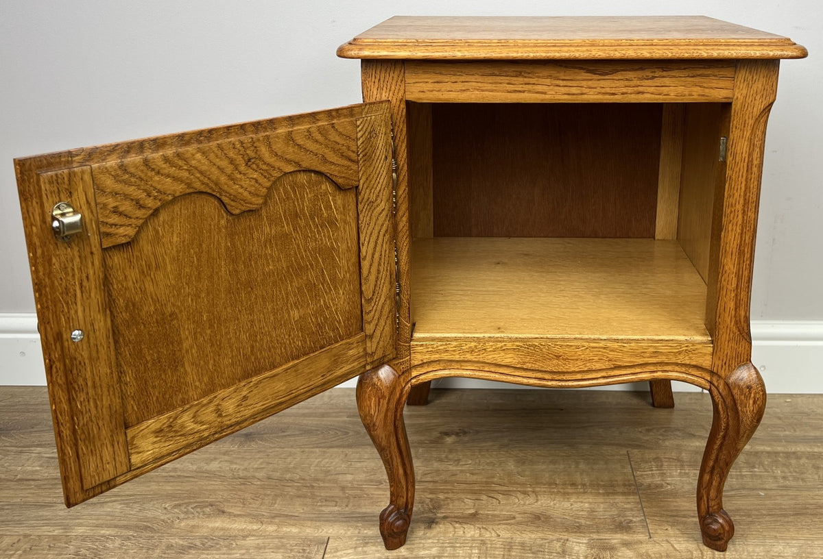 Bedside Table Vintage French Louis Style Oak Nightstand Carved Cabinet LOT 63059