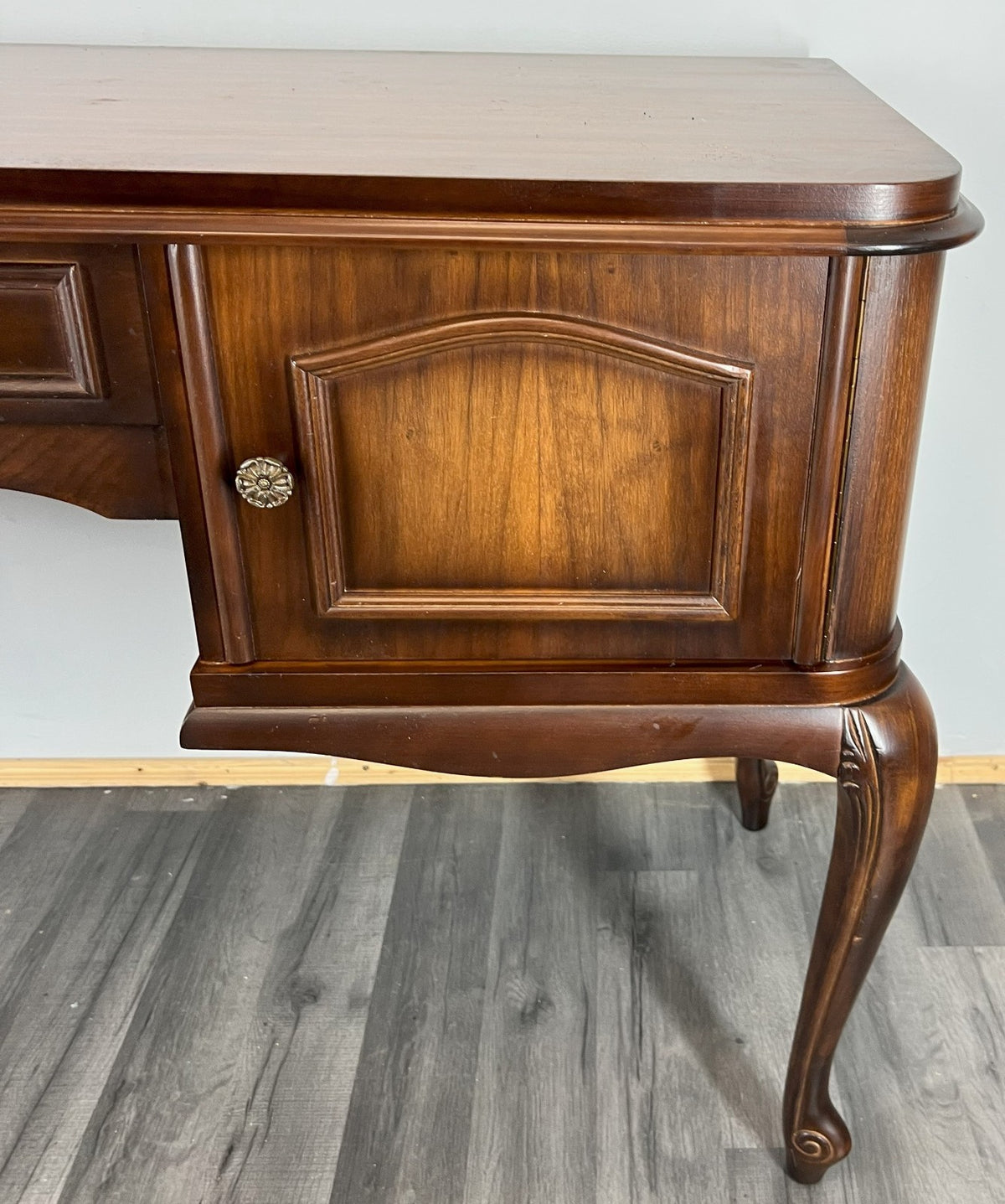 Cabinet Vintage French Louis Style Carved Desk with Storage Sideboard LOT 4054
