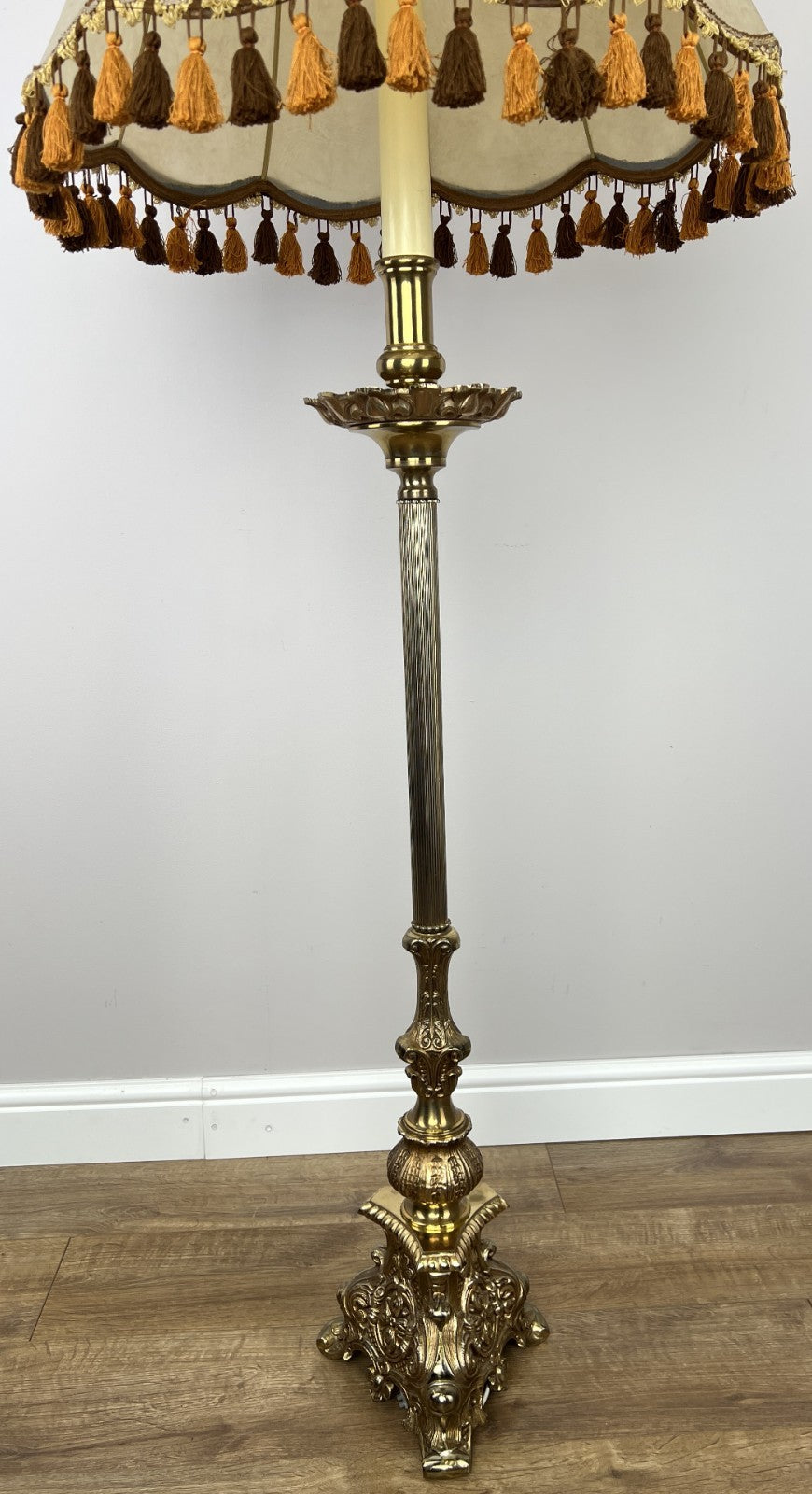 Floor Lamp Vintage French Style Standing Lamp Ornate with Tassel Shade LOT 60765