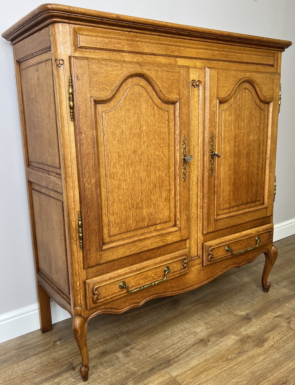 Cabinet Vintage French Louis XIV Style Sideboard Oak Carved Cupboard LOT 62682