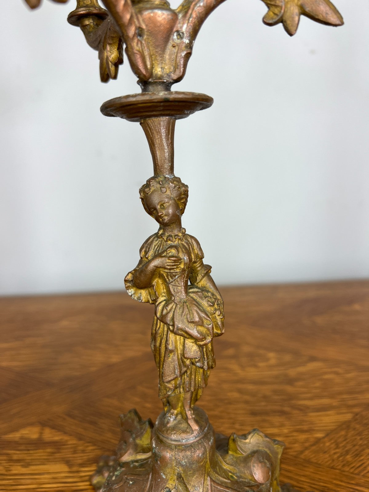 Clock Vintage French Style Mantel Clock with Matching Candelabras Set LOT 468011