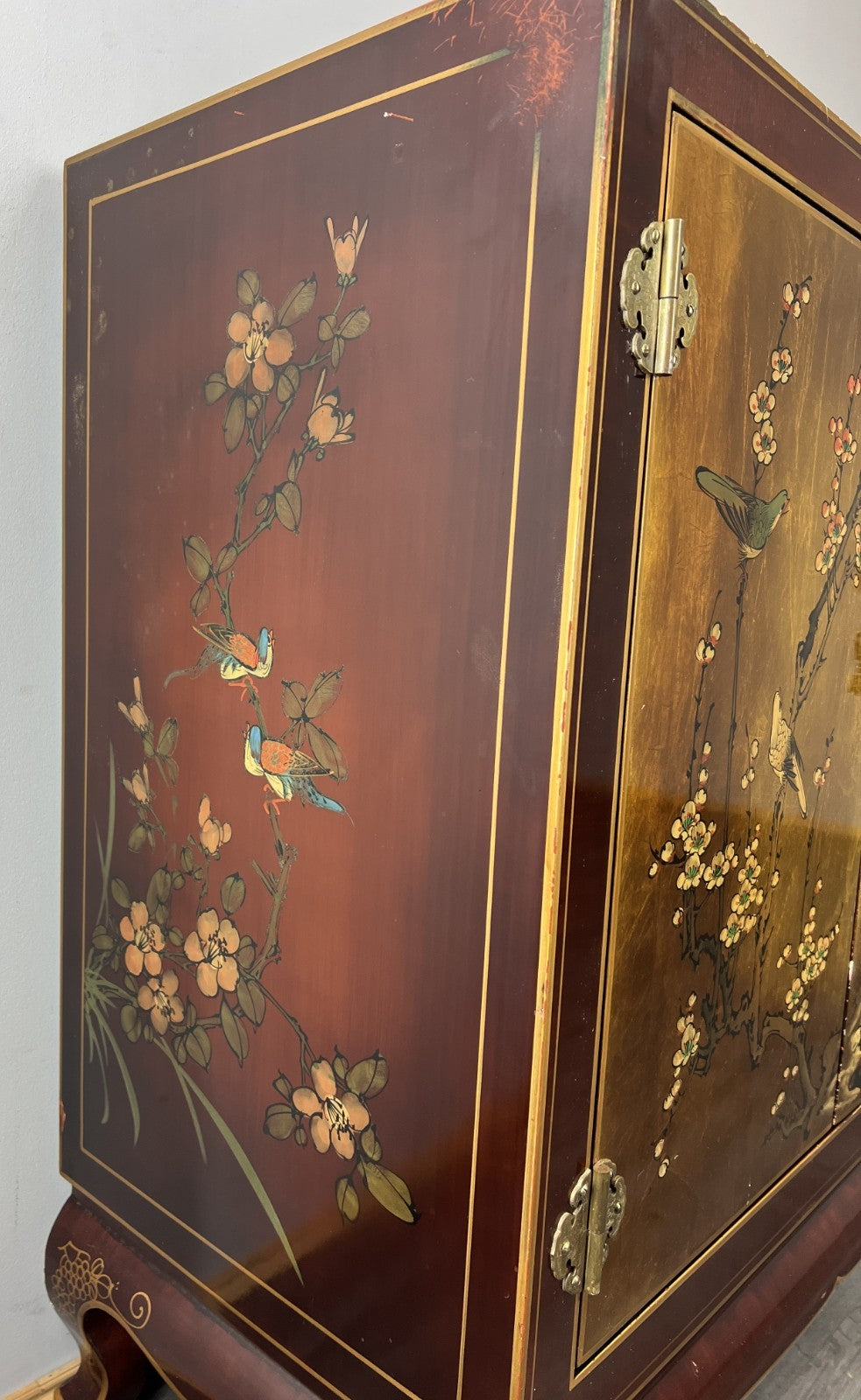 Cabinet Vintage Chinese Hand Painted Floral Bird Lacquer Sideboard LOT 439612