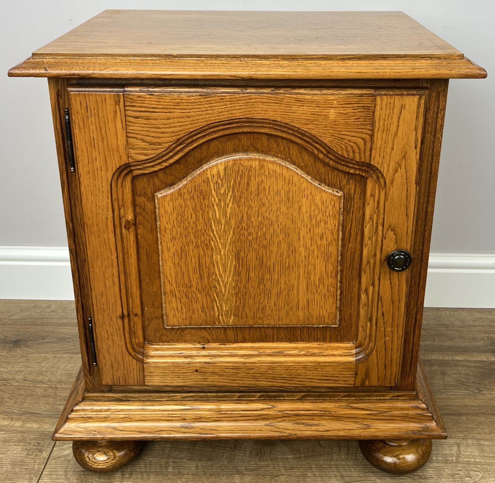 Pair of Bedside Tables Vintage French Style Nightstands Carved Cabinets LOT 62152