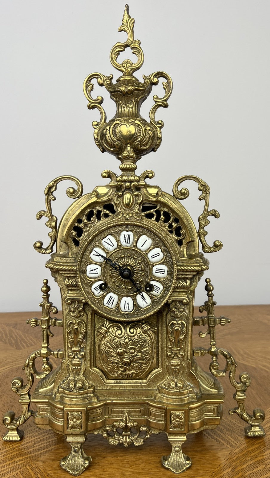 Clock Vintage French Style Brass Mantel Clock Ornate Decorative LOT 60320