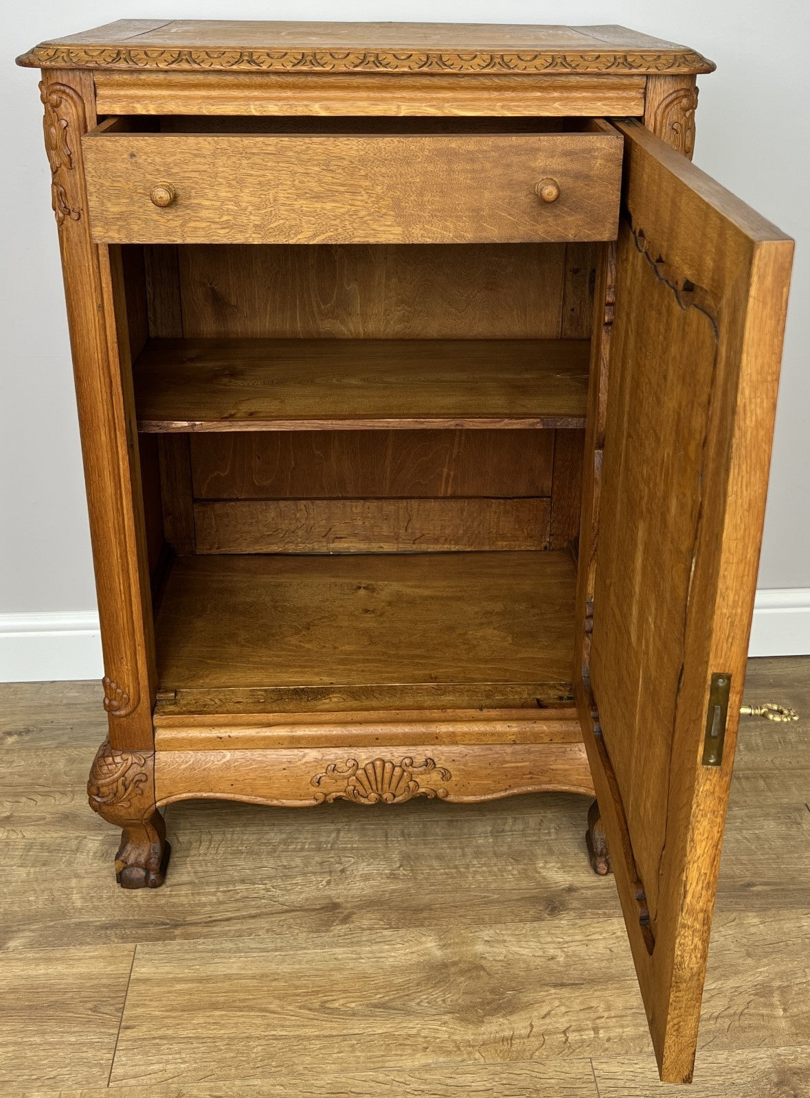 Cabinet Vintage French Style Oak Sideboard with Carved Cupboard LOT 624814