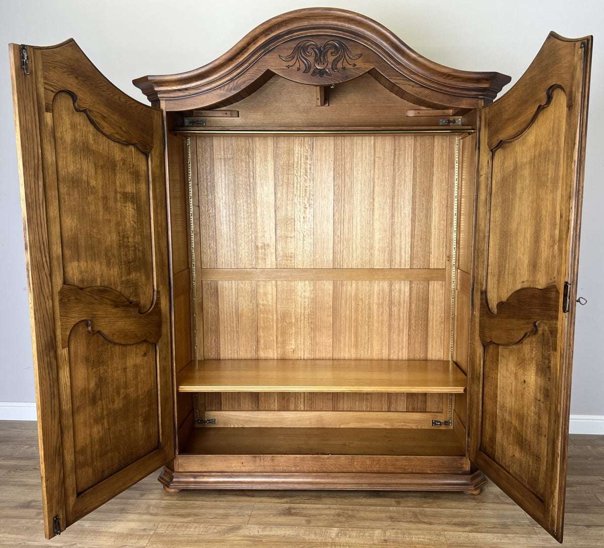 Wardrobe Vintage French Style Oak Two Door Bedroom Storage Armoire LOT 6489