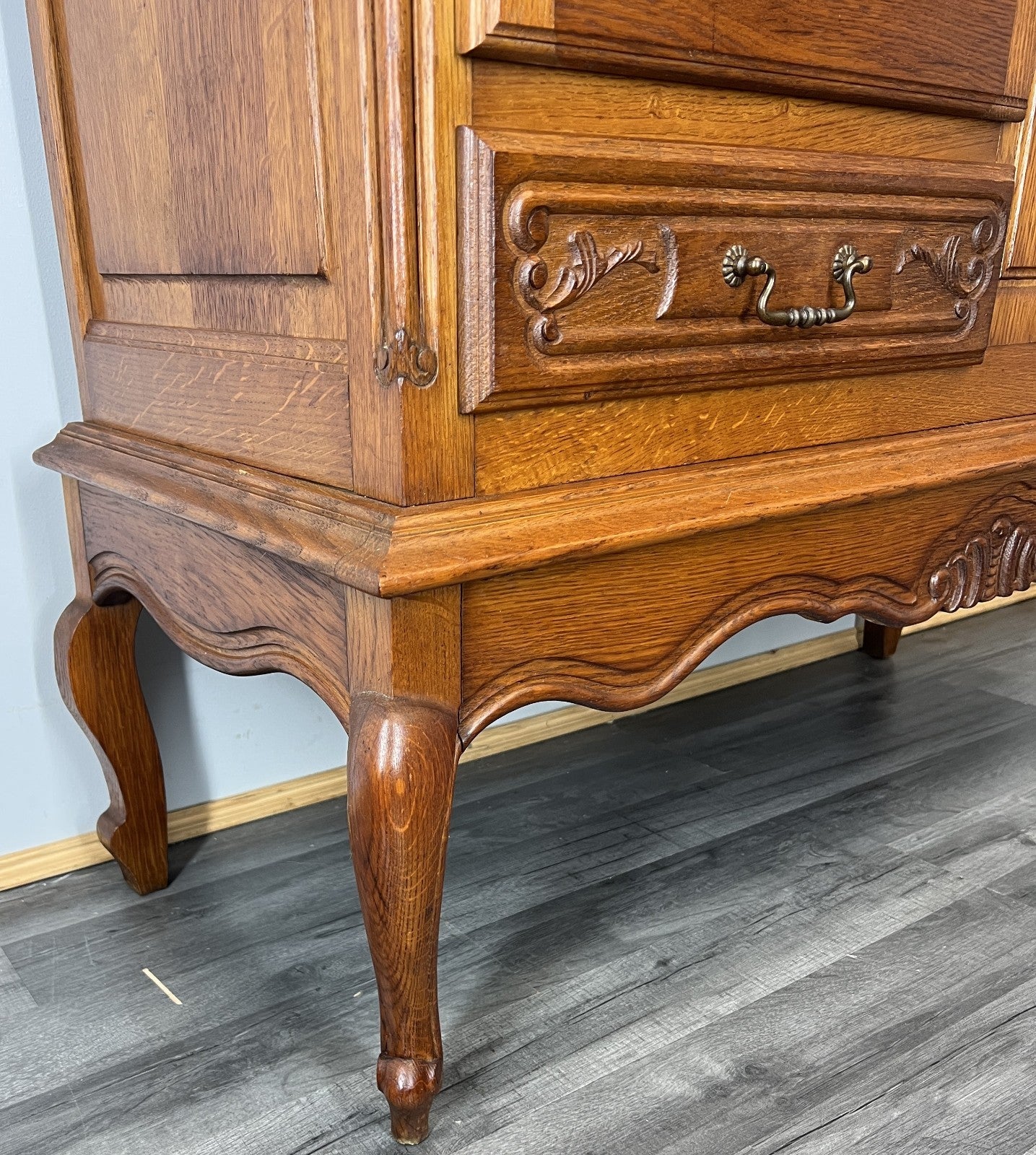 Cabinet Vintage French Louis XIV Oak Sideboard with Carved Cupboard LOT 44719
