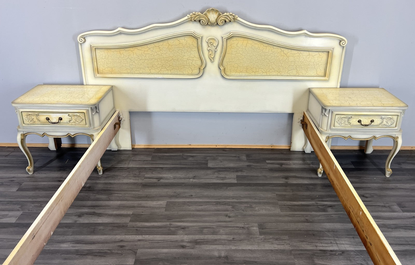 Bed Vintage Shabby Chic Double Bed Frame Headboard with Bedsides Tables LOT 46365