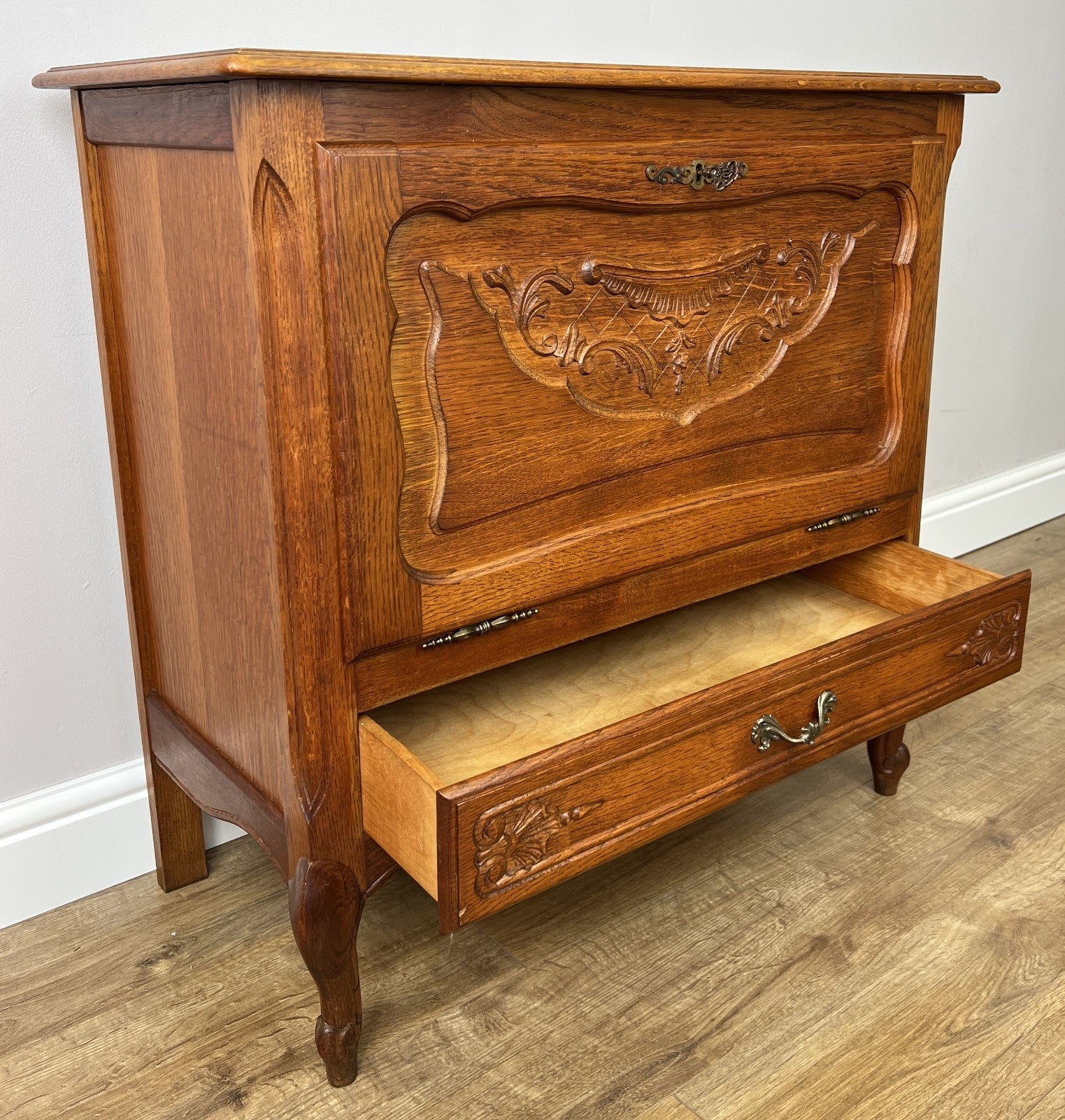 Cabinet Vintage French Louis XVI Style Oak Carved Storage Cupboard LOT 496812