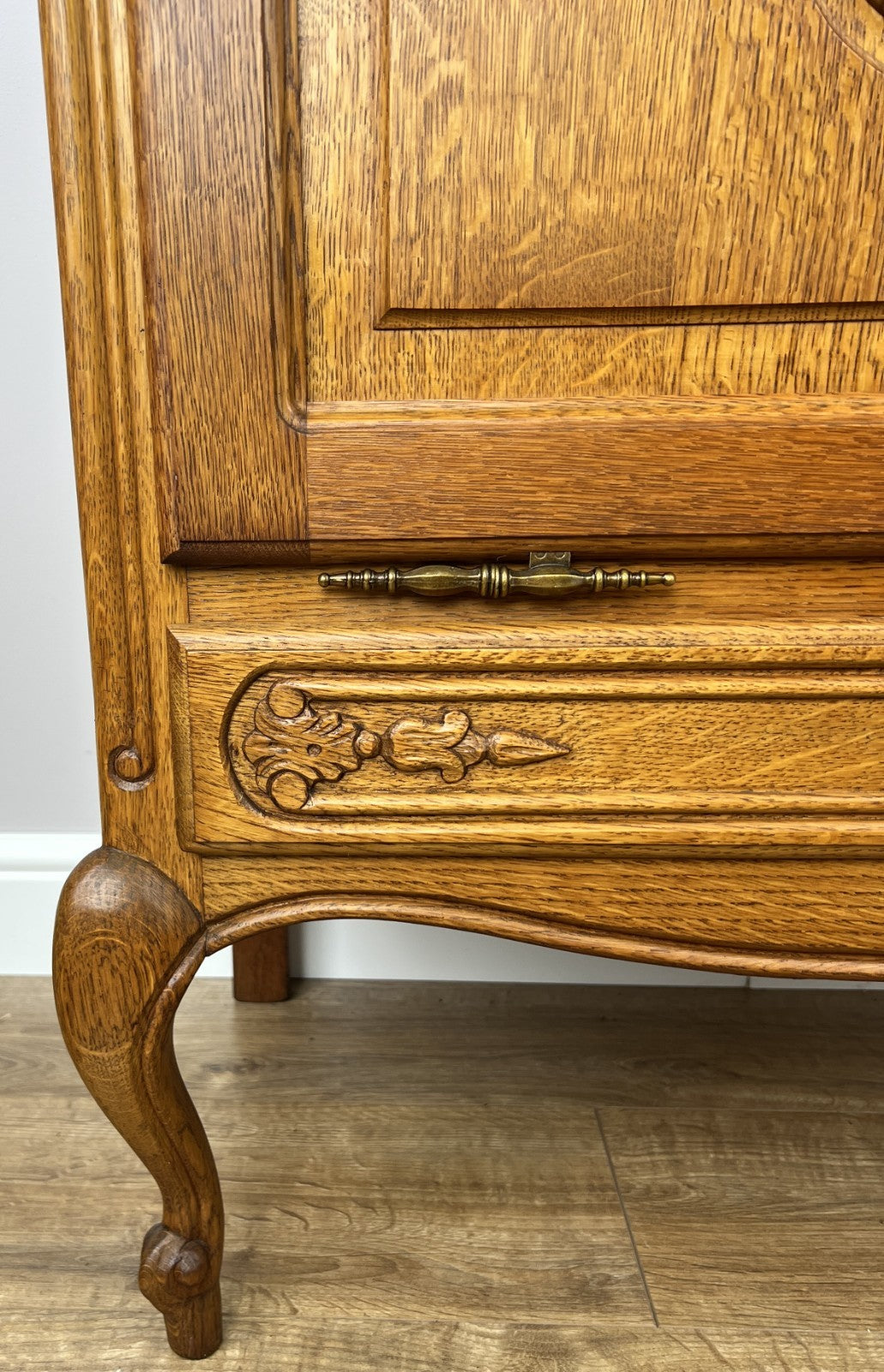 Cabinet Vintage French Louis XIV Oak Sideboard with Carved Cupboard LOT 62475