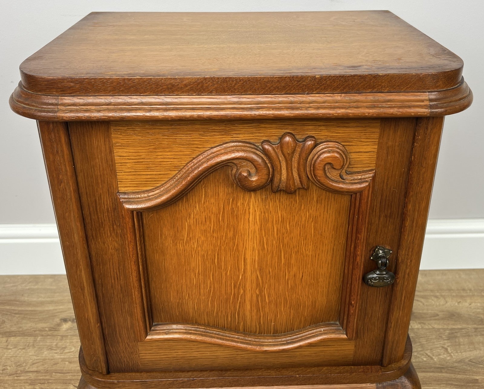 Pair of Bedside Tables Vintage French Louis Style Nightstands Cabinets LOT 62165