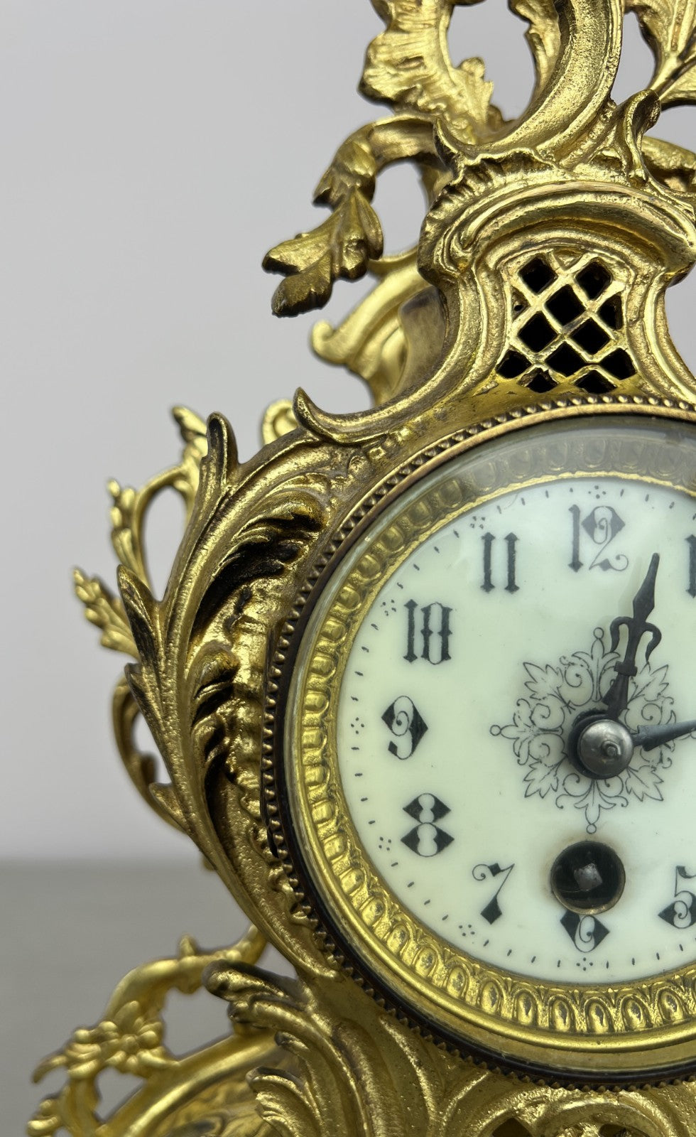 Clock Vintage French Style Brass Ornate Mantel Clock with Key LOT 6474
