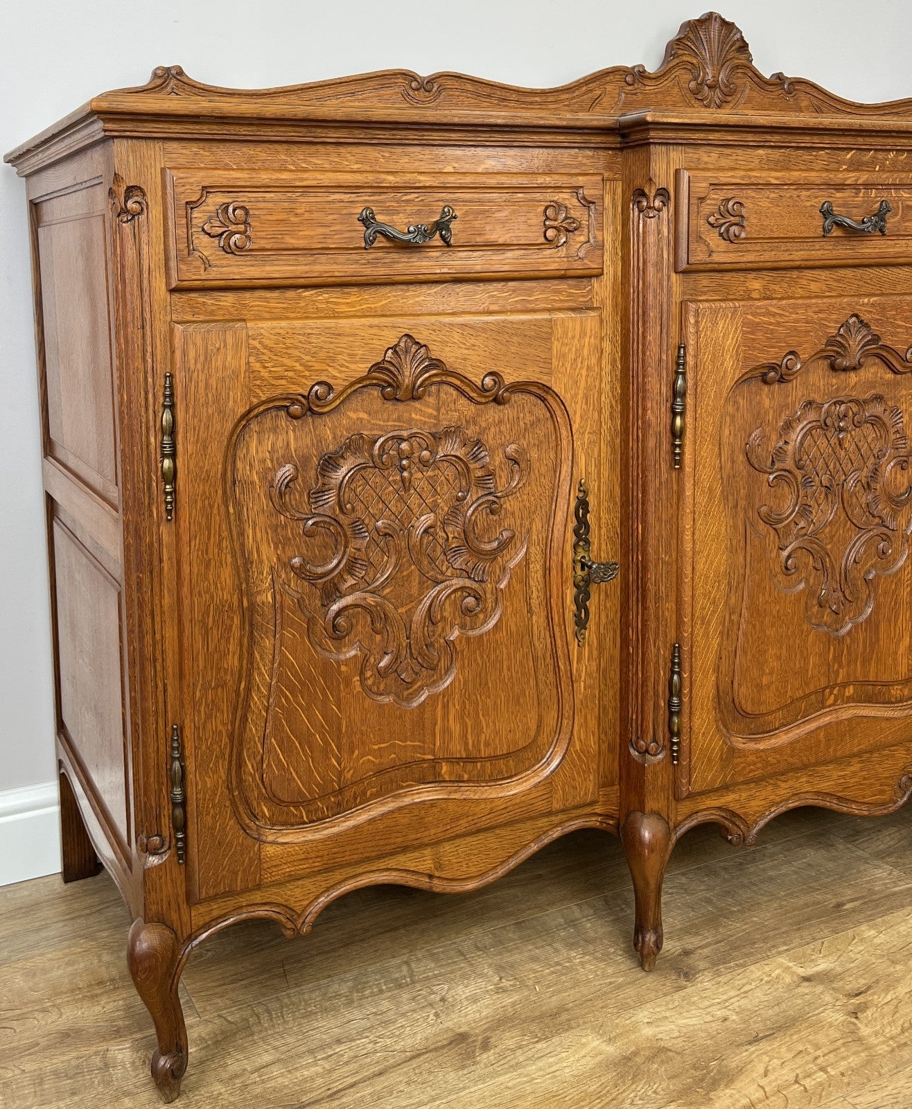 Sideboard Vintage French Louis Style Oak 4 Door Cupboard Carved Cabinet LOT 636311