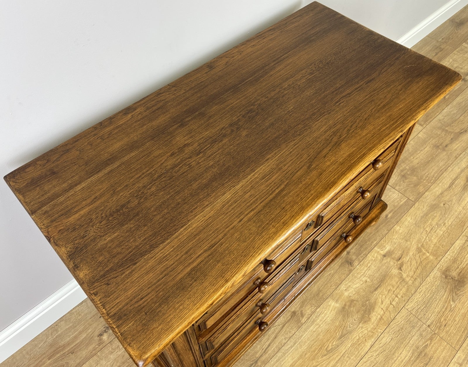Chest of Drawers Vintage French Style Oak 4 Drawers Carved Cabinet LOT 62587