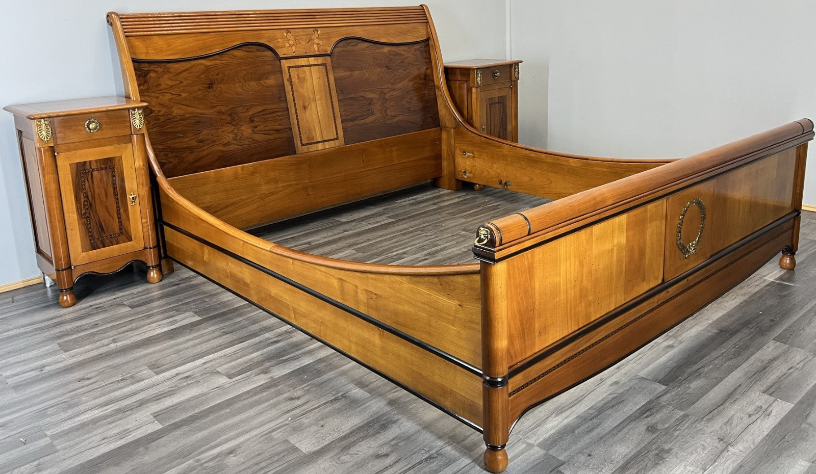 Bed Vintage French Ehalt Super King Size 180cm x 200cm Walnut Bed Frame LOT 46112