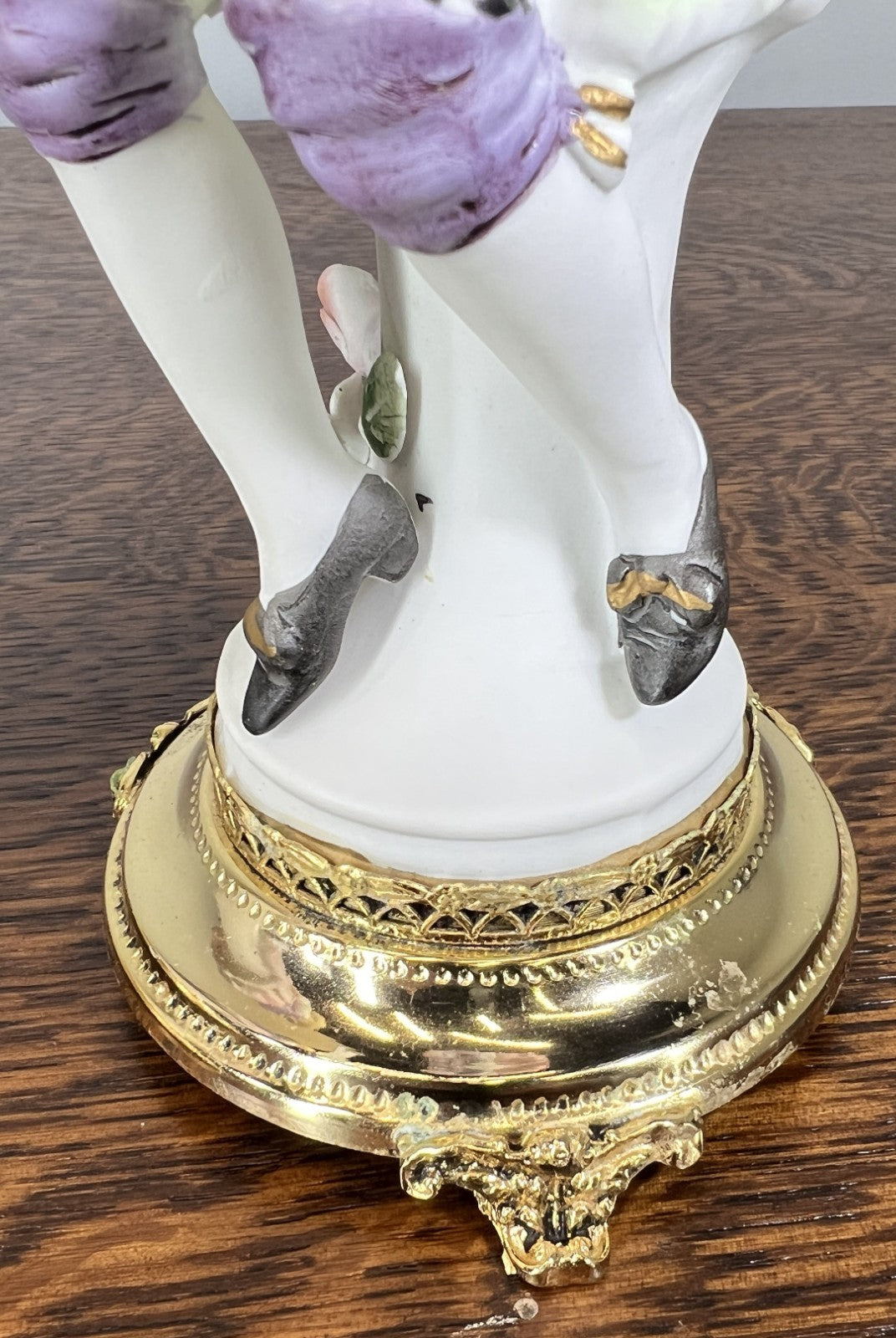 Figurines Vintage French Style Porcelain Pair on Brass Stand LOT 47554