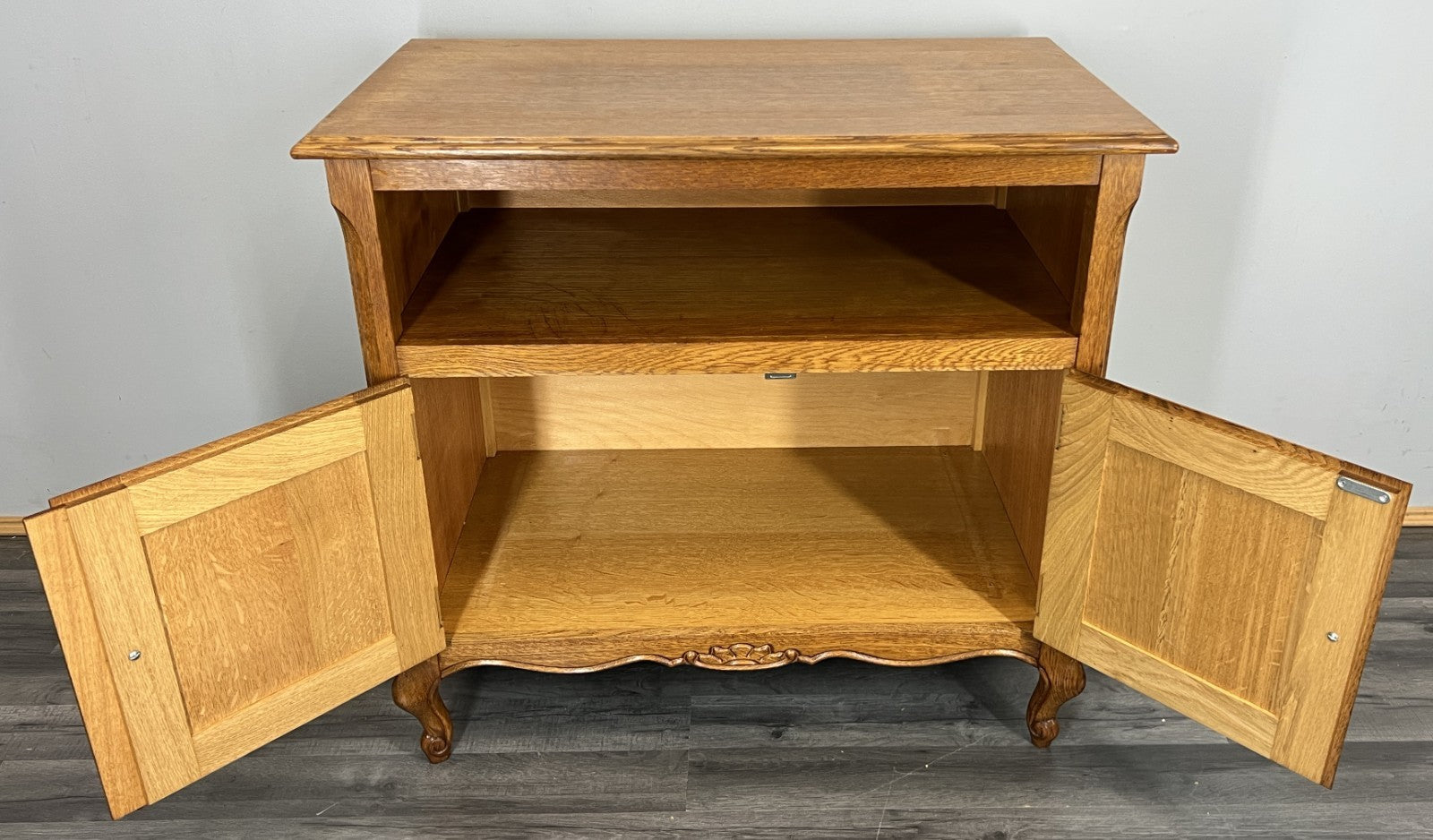 Cabinet Vintage French Louis XIV Style Sideboard with Carved Cupboard LOT 456815