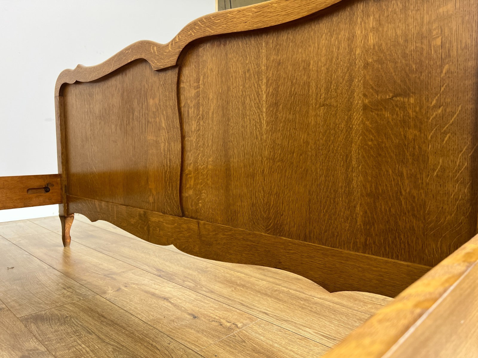 Bed Vintage French Louis Style Oak Double Bed Frame Carved Headboard LOT 63888