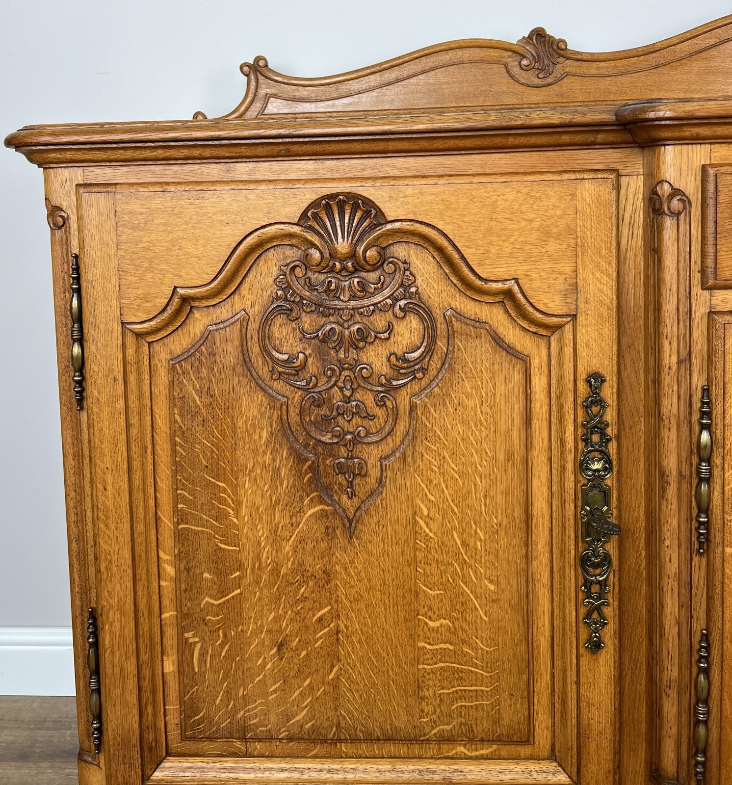 Sideboard Vintage French Louis Style Oak 4 Door Cupboard Carved Cabinet LOT 63626