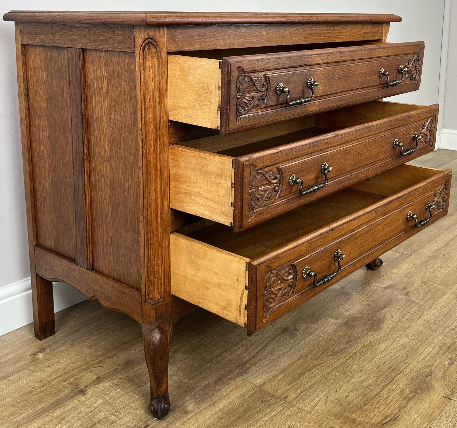 Chest of Drawers Vintage French Louis Oak 3 Drawers Carved Cabinet LOT 625310