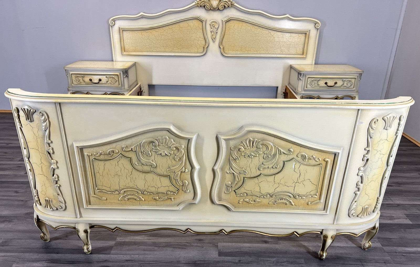 Bed Vintage Shabby Chic Double Bed Frame Headboard with Bedsides Tables LOT 46362