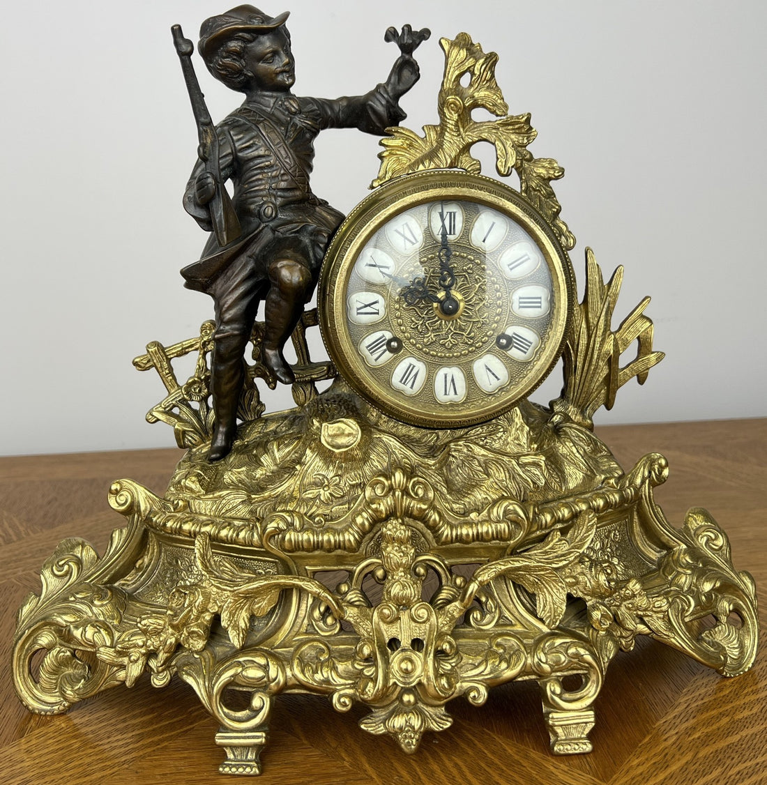 Clock Vintage Style Brass Figurine Mantel Clock Ornate Decorative LOT 60330