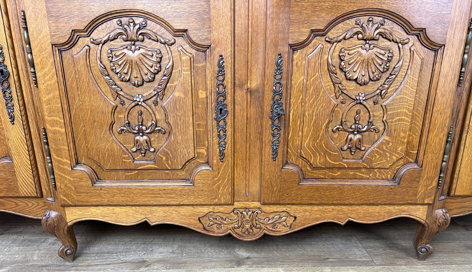 Sideboard Vintage French Louis Style Oak 4 Door Cupboard Carved Cabinet LOT 636110