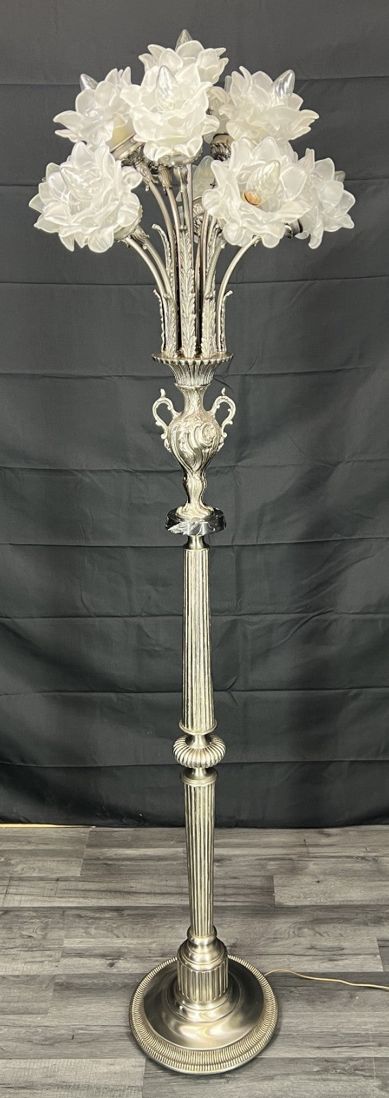 Floor Lamp Vintage French Style Standing Lamp Metal Floral Design LOT 48182