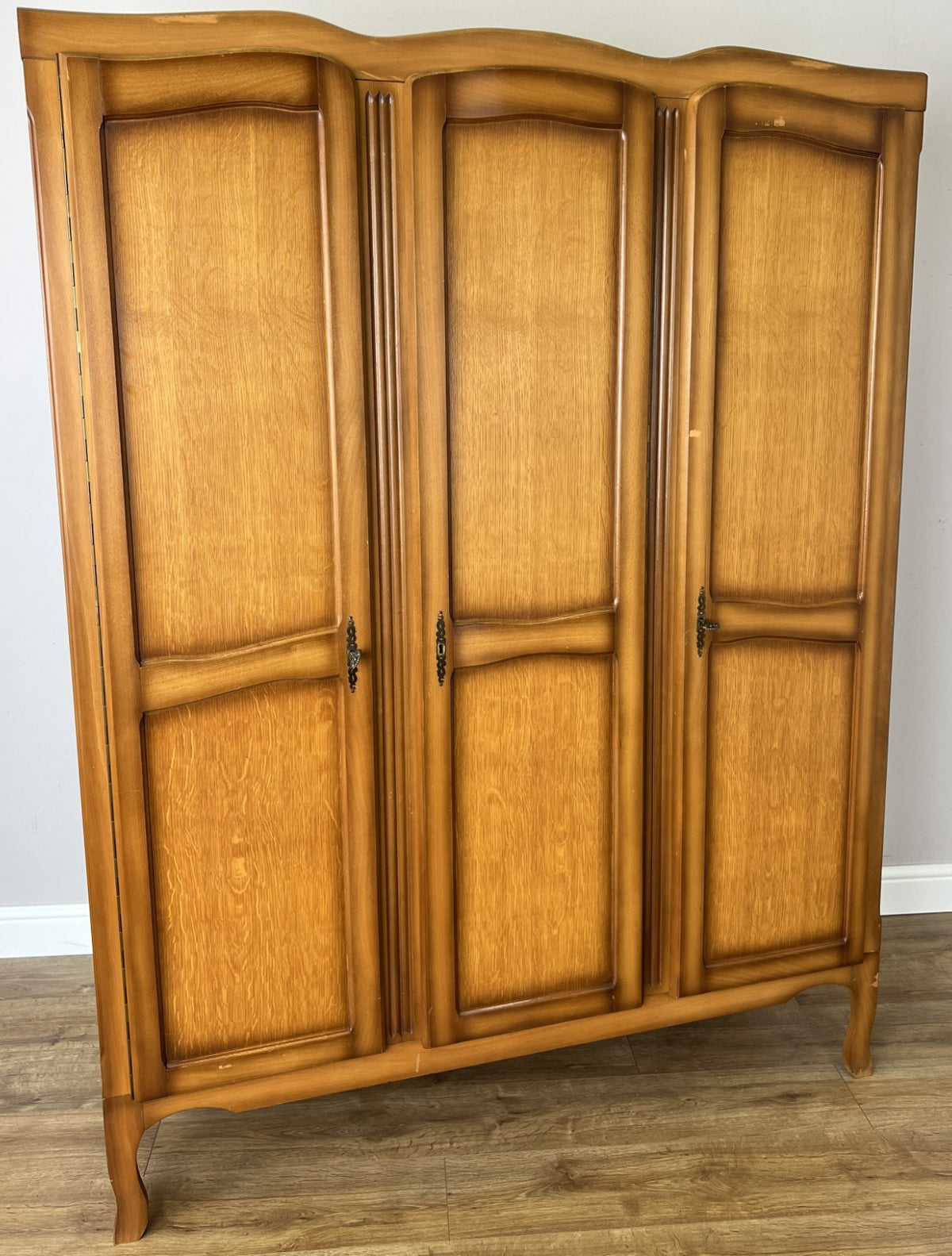 Wardrobe Vintage French Louis Oak Triple Door Carved Armoire Cabinet LOT 6534