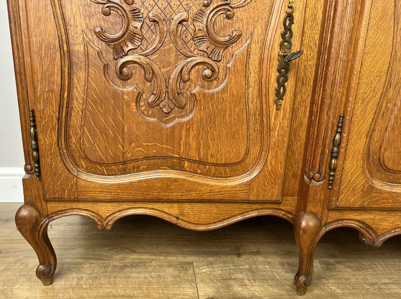 Sideboard Vintage French Louis Style Oak 4 Door Cupboard Carved Cabinet LOT 63636