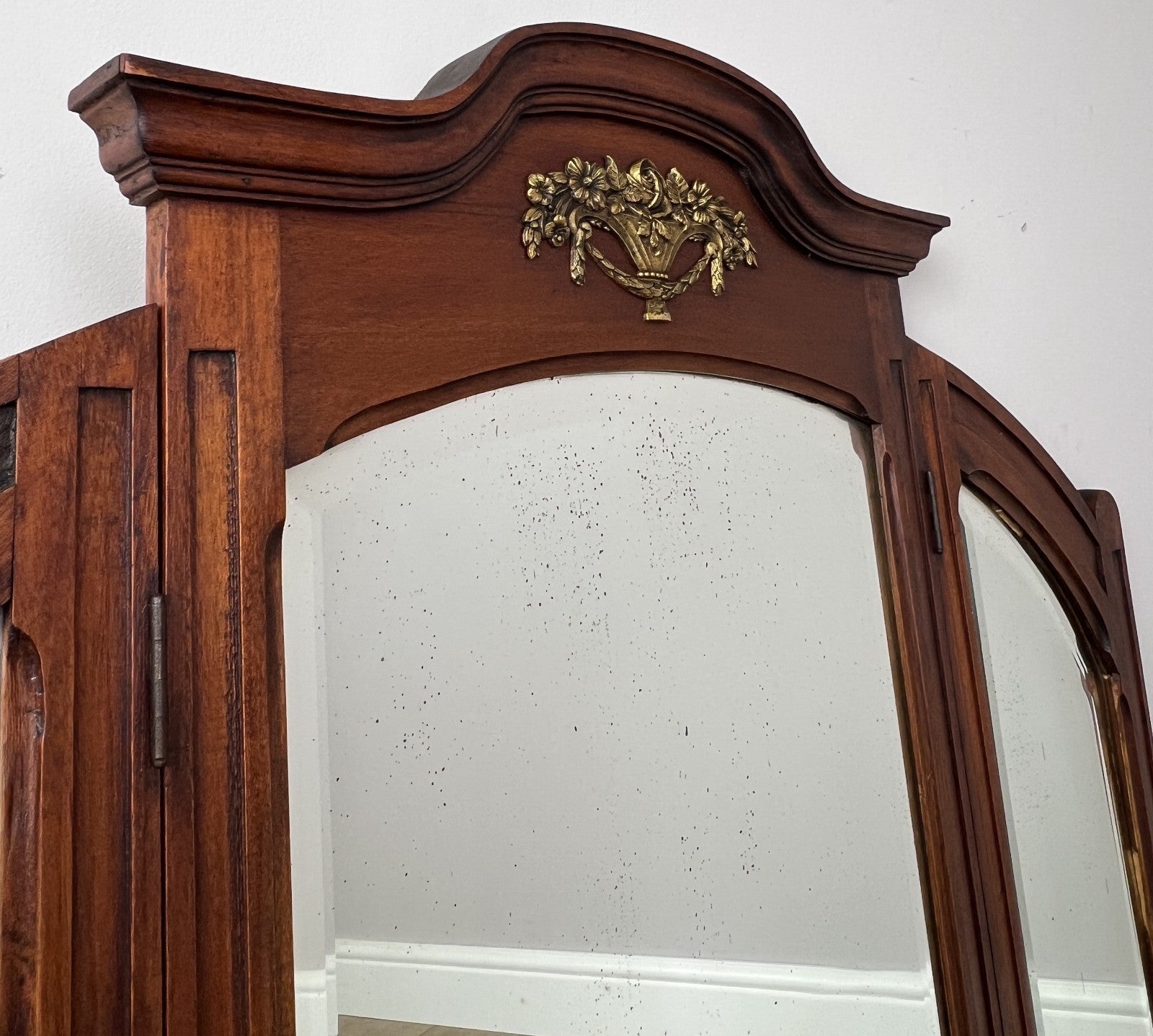 Mirror Antique French Style Walnut Triple Folding Dressing Table Mirror LOT 61393
