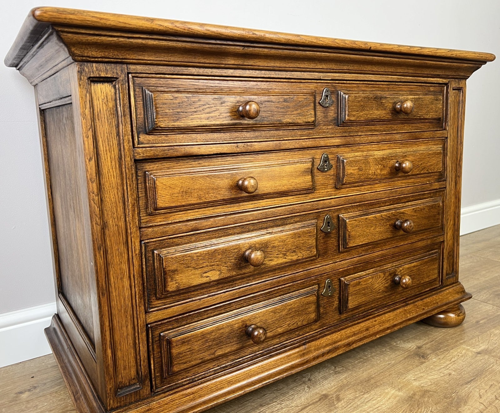 Chest of Drawers Vintage French Style Oak 4 Drawers Carved Cabinet LOT 62583