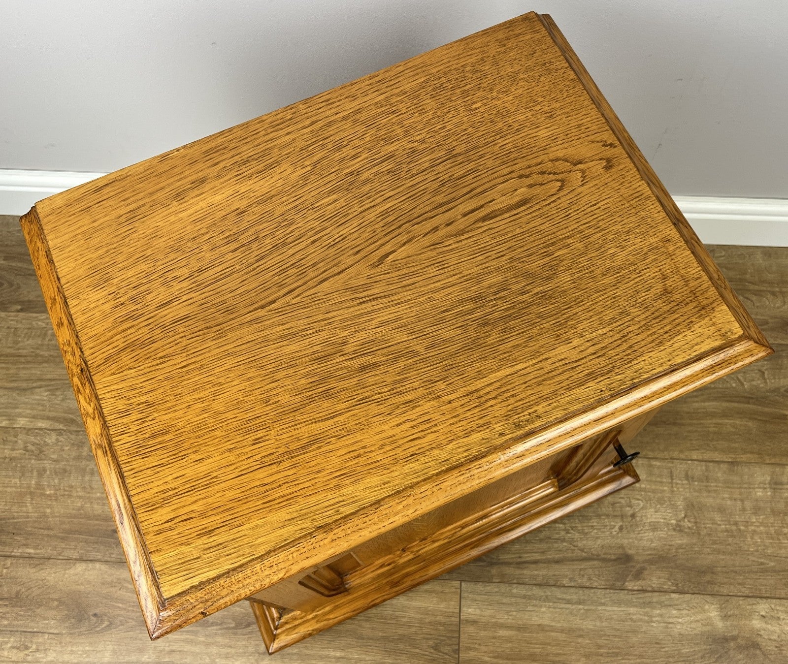 Pair of Bedside Tables Vintage French Style Nightstands Carved Cabinets LOT 62155