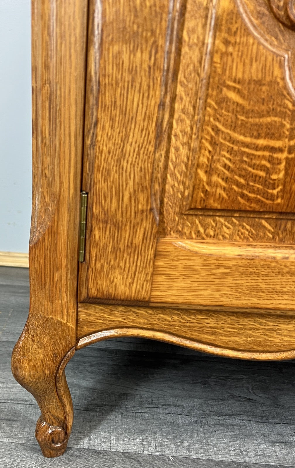 Cabinet Vintage French Louis XIV Style Sideboard with Carved Cupboard LOT 45688